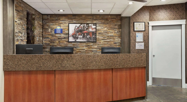Days Inn by Wyndham Sylvan Lake, Prenota Hotel Hotel a Alberta con parcheggio, Parcheggio