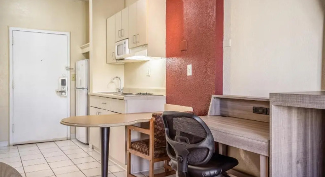 Двухместный люкс Countryside Suites Kansas City Independence I-70 East Sports Complex Hotel