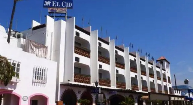 Кровать в общем номере Best Western El Cid
