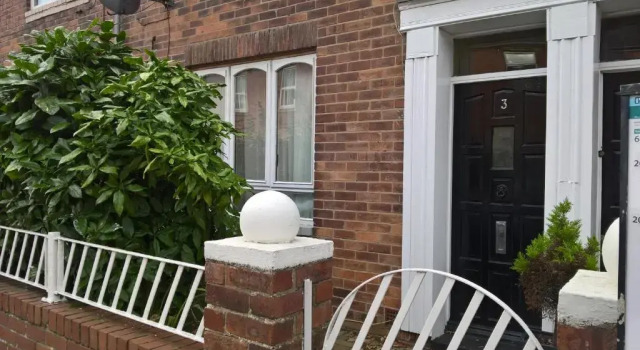 Apartment with Outside Patio and Car Space, Varaa Huoneisto Asunnot kohteessa Merseyside, Huoneisto