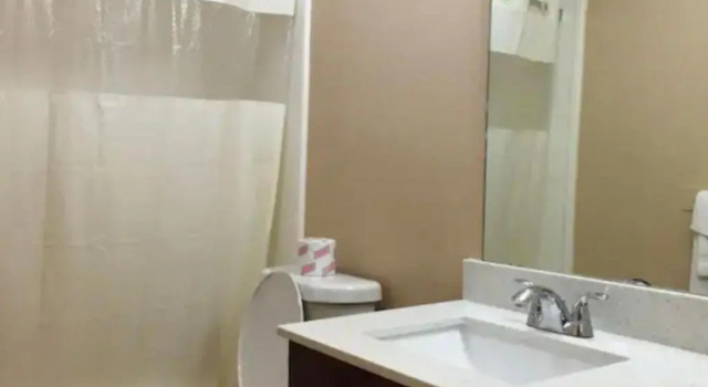 Четырёхместный номер Superior Regency Inn Hondo