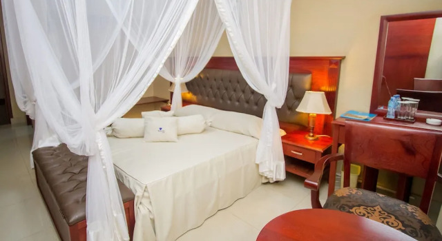 Sapphire Hotel, Rezervovat Hotel Hotely v Amagoro A Central s bazénem, Bazén