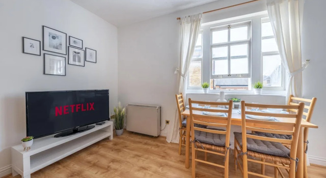 Stansted Airport & Bishops Stortford Town Centre Professional Apartment
