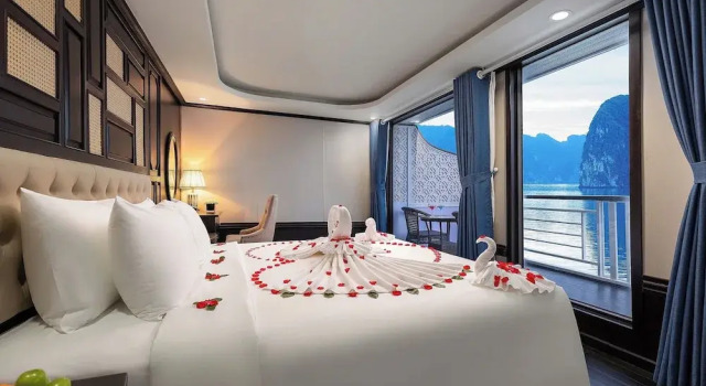 Luxury of the sea Cruise LanHa bay 5Star, Varaa Hotelli Hotellit Quang Ninh uima-altaalla, Uima-allas