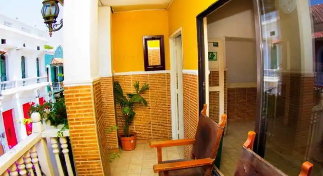 Media Luna Hostel Cartagena, Забронировать Хостел Гетсемани Картахена, рядом с San Pedro Claver's Church
