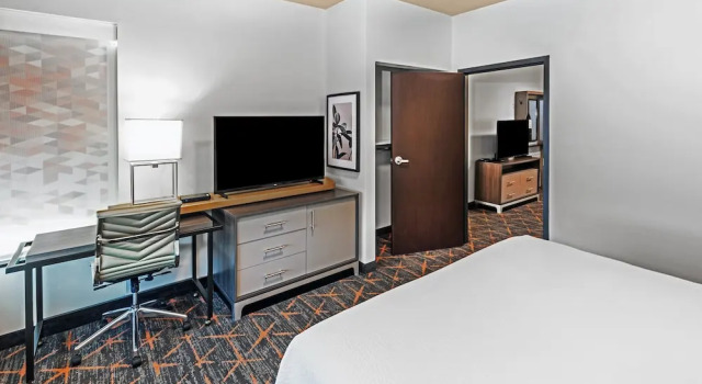 Люкс c 1 комнатой Holiday Inn Hotel & Suites Tulsa South by IHG