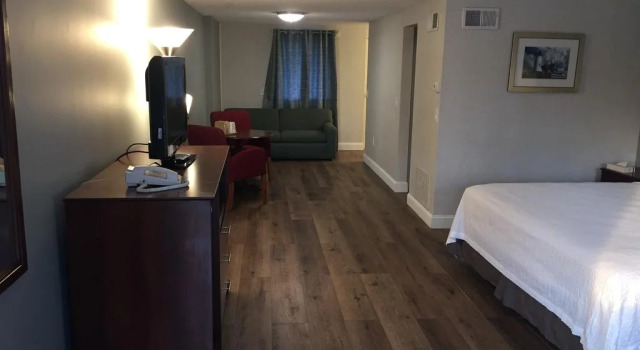 Hyannis Inn, Varaa Hotelli Hotellit New England uima-altaalla, Uima-allas