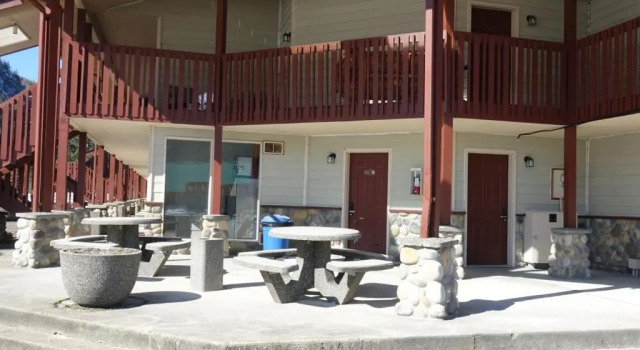 Seasons Motel, Rezervasyon Motel Morton Mount Rainier National Park