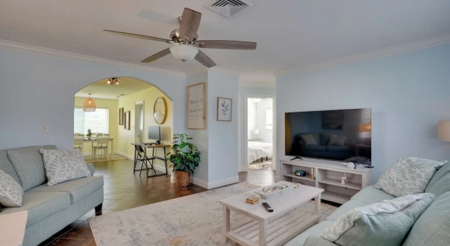 Коттедж с 3 комнатами с балконом Coastal Bonita Shores Holiday Home Near Beach!