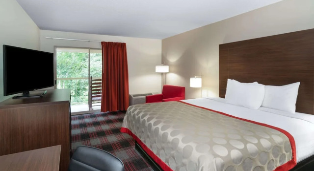 Двухместный номер Standard с видом на воду Ramada by Wyndham Maggie Valley
