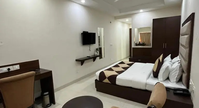 OYO 12245 Park Royal, Rezervovat Hotel Hotely v Panchkula s parkováním, Parkování