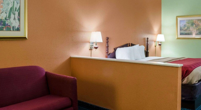 Двухместный номер Standard Econo Lodge Canton I-55