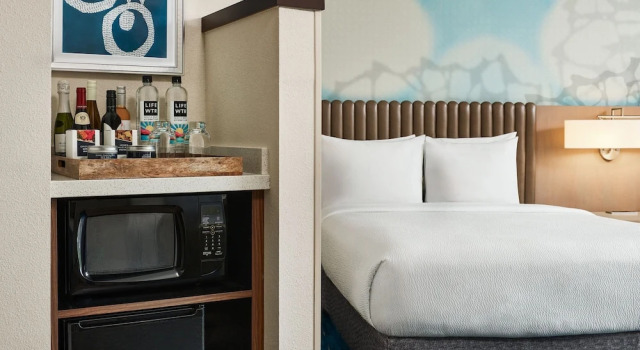 Четырёхместный номер Standard с красивым видом из окна Courtyard by Marriott Faro Blanco Resort