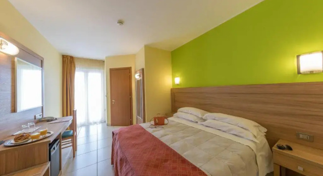 Двухместный номер Standard с балконом и с частичным видом на море Hotel La Ninfea