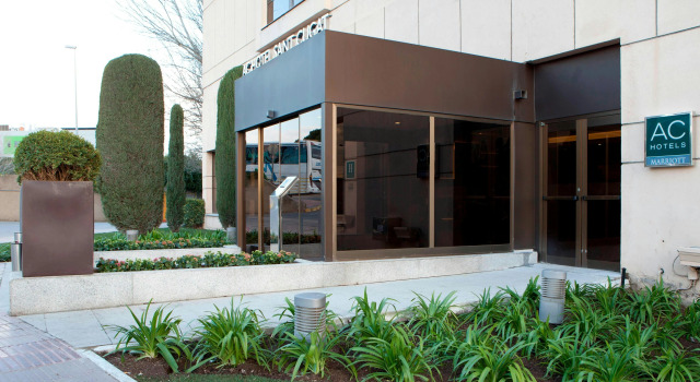AC Hotel San Cugat by Marriott, Забронировать Отель Отели Vallès Occidental с бассейном, Бассейн