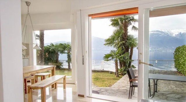 Вилла с 3 комнатами с балконом Stunning Lakeside Villa With Direct Lake Access, Mooring, Near Restaurant, Wifi, BBQ