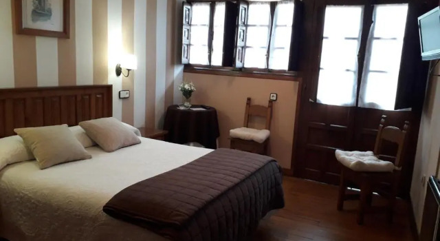 Posada Santa Juliana, Забронировать Отель Сантильяна-дель-Мар Cantabria Coast, рядом с Музей инквизиции