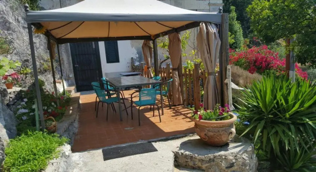 Апартаменты Garden Bijou with Sea View