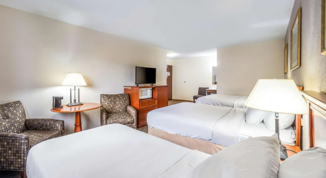 Четырёхместный номер Standard Americas Best Value Inn Marquette