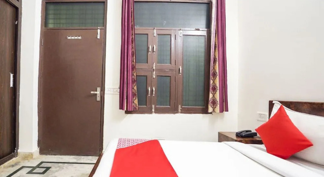 Oyo Flagship 46230 Atta Market