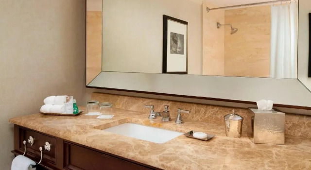 Четырёхместный номер Superior Houston Grand Hotel - River Oaks