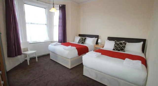 Четырёхместный номер Standard Manor House London