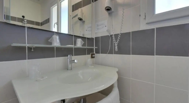 Номер Classic Contact Hôtel ONice Saintes