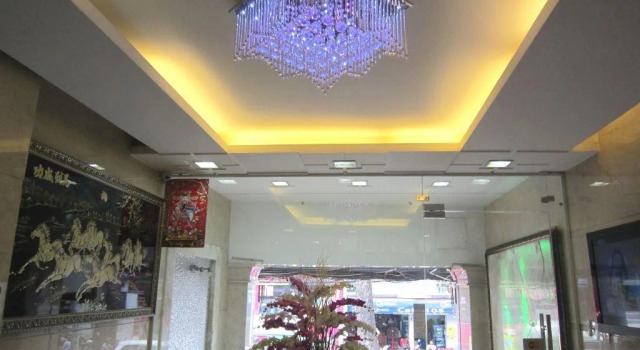 REDFLOWER HOTEL, Забронировать Отель Отели Хошимина с парковкой, рядом с Vinh Nghiem Pagoda, Парковка