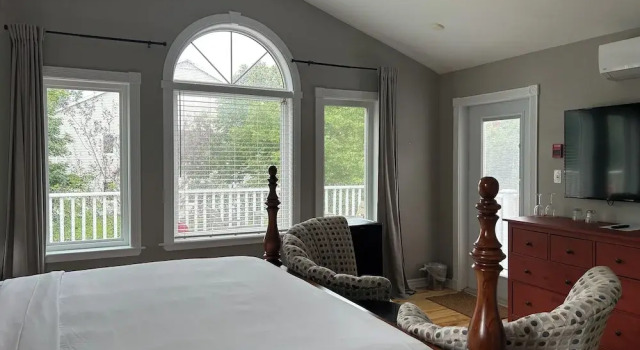 Номер Standard с балконом Fairholm Boutique Inns