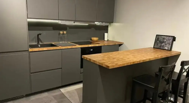 Apartment - Sleeps 4 - Parking - Near Station