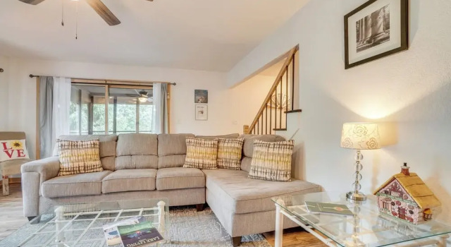 Апартаменты с 4 комнатами с балконом Spacious Rustic Helen Abode ~ 1/2 Mi From Tubing!