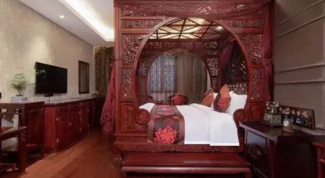 Люкс Grand Fenghuang Ancient Town Boutique Hotel
