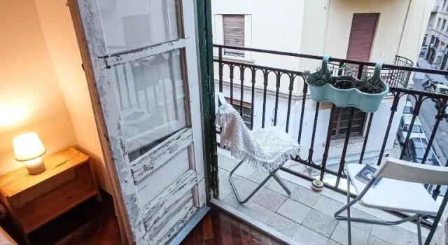 Четырёхместный номер Standard с балконом B&B Bandiera 77