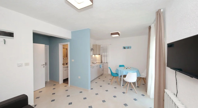 Charming Apartment Directly on the Sea, Whirlpool and Sauna, Beautiful Garden, Забронировать Апартаменты/квартира Отели Стариград-Пакленица с парковкой, рядом с Национальный парк Пакленица, Парковка