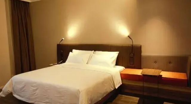 Люкс HanTing Hotel (Tangshan Yutian Yahongqiao)