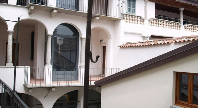 Casa Botta - Luino Lago Maggiore, Забронировать Отель Отели Луино с парковкой, Парковка