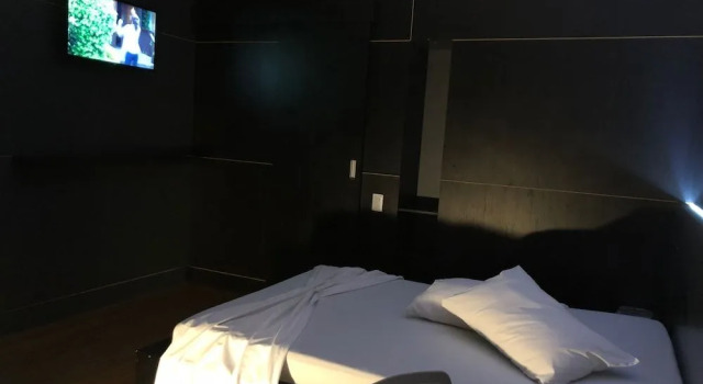SNOB Motel