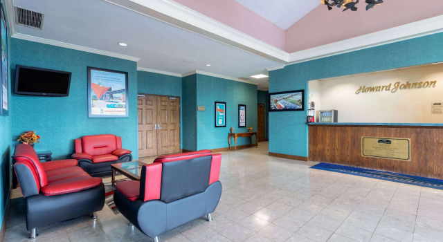 Howard Johnson Hotel & Conference Center by Wyndham Salem, Rezerwuj Hotel Salem Wirginia