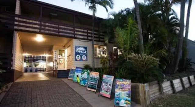 Кровать в общем номере (мужской номер) с балконом The Hostel, Airlie Beach