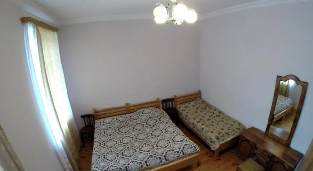 Кровать в общем номере Guesthouse Lenjeri