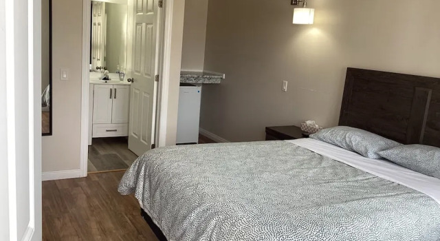 Номер Economy Lakeview Hotel