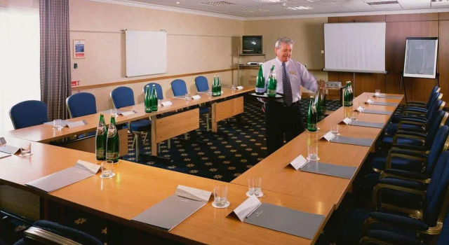 Hilton Newbury Centre, Reservar Hotel Newbury Berkshire