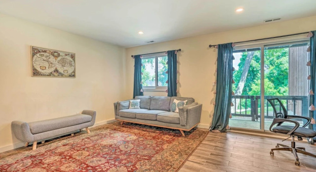 Sun-lit Vernon Condo < 2 Mi to Ski Resort!, Book Apartment Vernon New Jersey