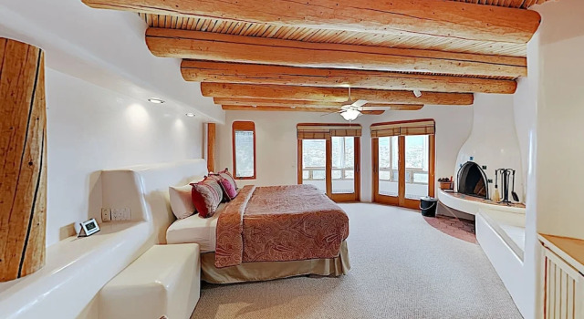 New Listing! Luces de la Ciudad: Home w/ Hot Tub home, Varaa Lomakoti Santa Fe New Mexico