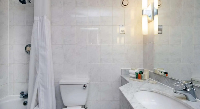 Номер Connecting Family Hilton London Watford