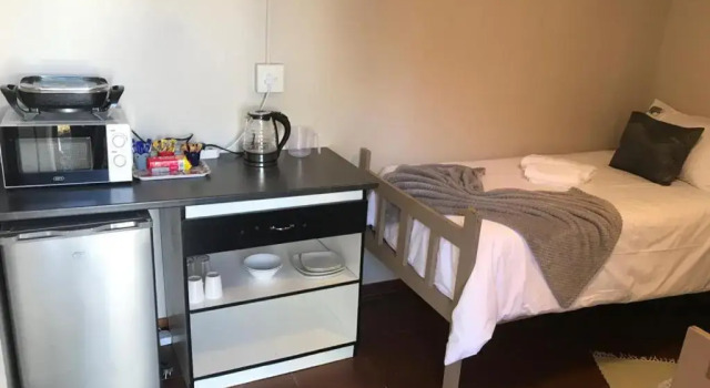UrbanLife Keetmanshoop Accommodation, Book Hotel Hoteller i Keetmanshoop med parkering, Parkering