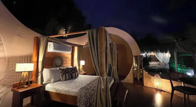 Deluxe dobbelt suite med udsigt over poolen Zion Bubble Glamping