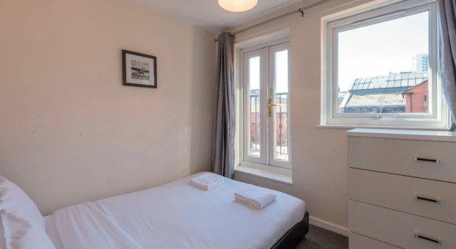 3 Bedroom Flat in Northern Quarter Manchester, Забронировать Отель Манчестер Большой Манчестер, рядом с Район Гей-виллидж в Манчестере