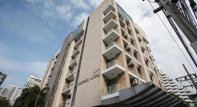 7C - 2 Bedroom Downtown Apartment With Shared Pool, Забронировать Апартаменты/квартира Бангкок провинция Бангкок, рядом с Развлекательный центр Nana Plaza