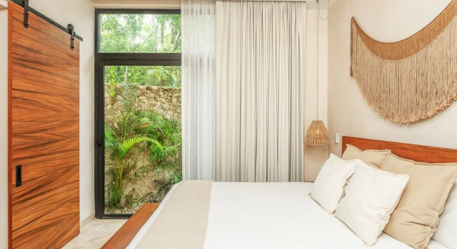 Luxury Stay with Private Pool Just Minutes to Beach Hotspots by Stella Rentals, Rezerwuj Hotel Hotele w Quintana Roo z parkingiem, Parking